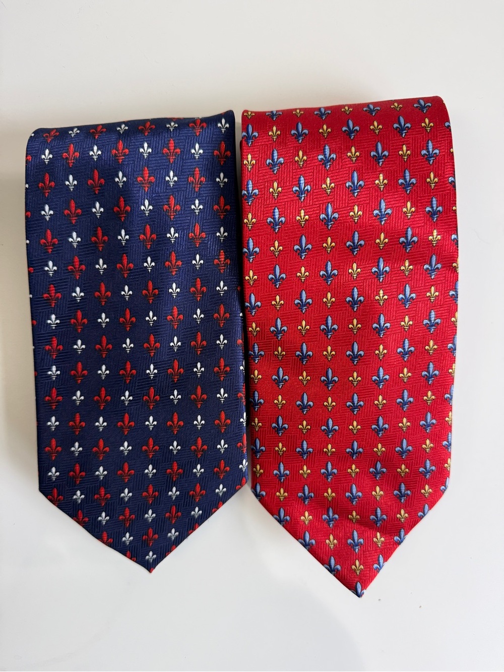 Classic Fleur-de-Lis Pattern Silk Tie - Blue and Red